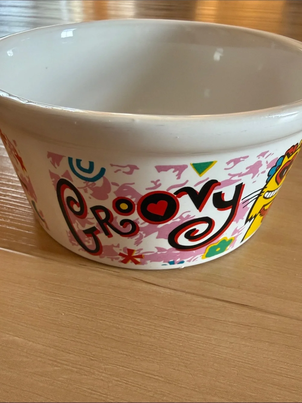 “GROOVY CAT” 3” HIGH, 6” DIAMETER CERAMIC CAT BOWL CARTOON STYLE THEME